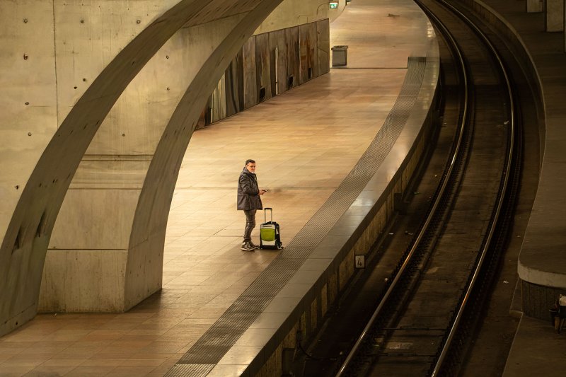 loneley-guy-AntwerpSmall